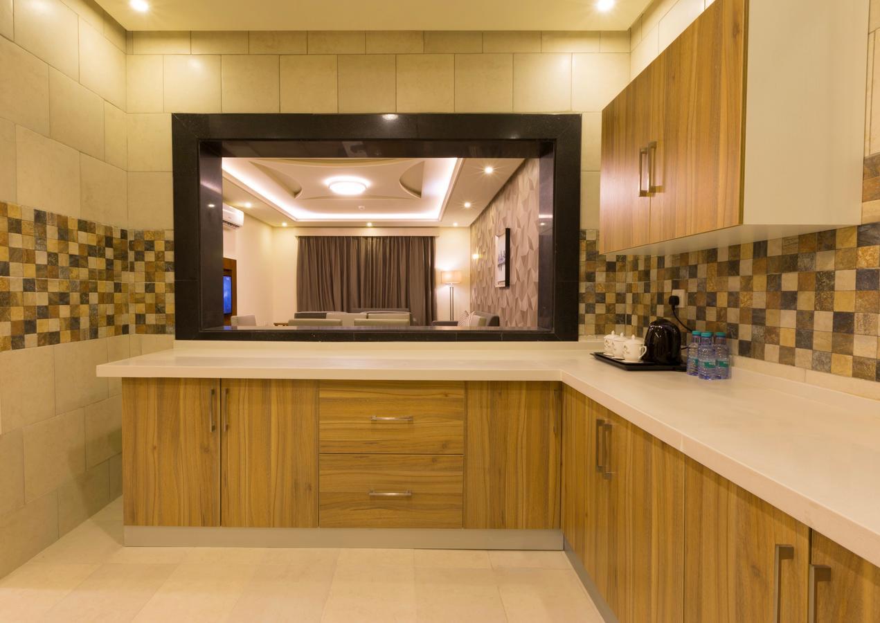 Ayam Lilian Aparthotel Бурайда Екстериор снимка