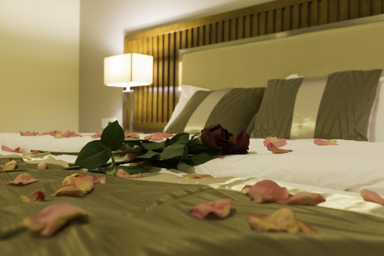 Ayam Lilian Aparthotel Бурайда Екстериор снимка