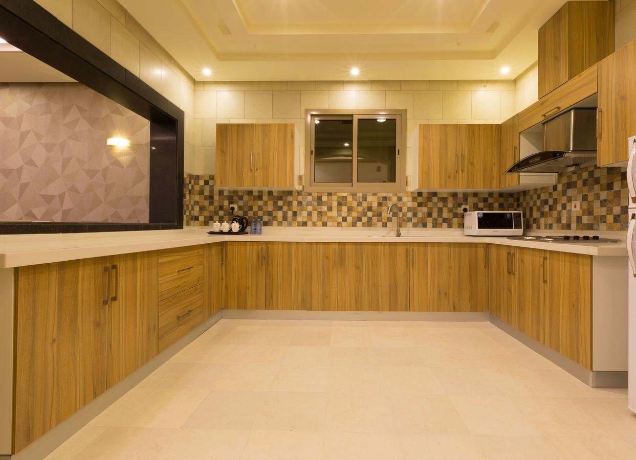 Ayam Lilian Aparthotel Бурайда Екстериор снимка