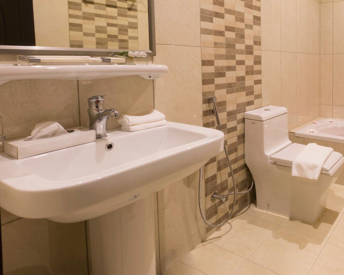 Ayam Lilian Aparthotel Бурайда Екстериор снимка
